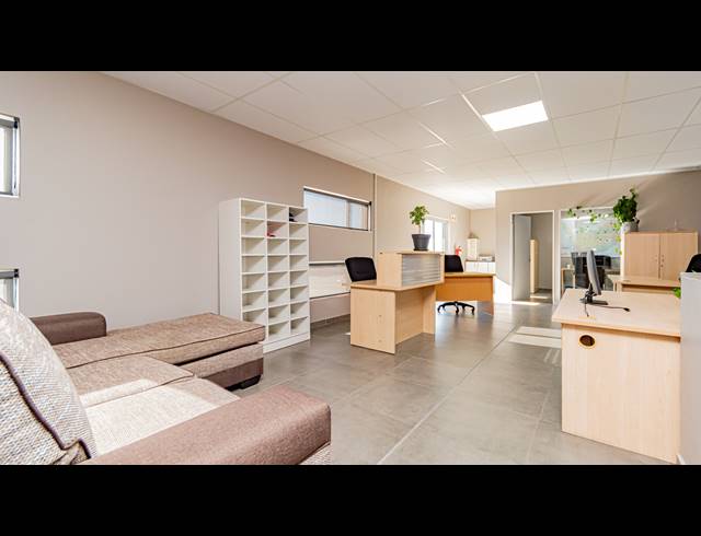 840M² WAREHOUSE FOR SALE IN KNOPJESLAAGTE